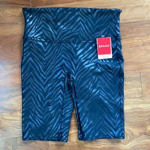 NWT SPANX “look at me now” compression bike shorts